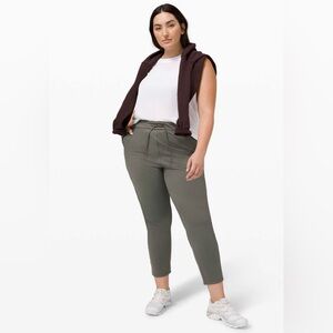 LULULEMON 🍀 Women’s Keep Moving Pant 7/8 High-Rise Grey Sage Size 2 EUC